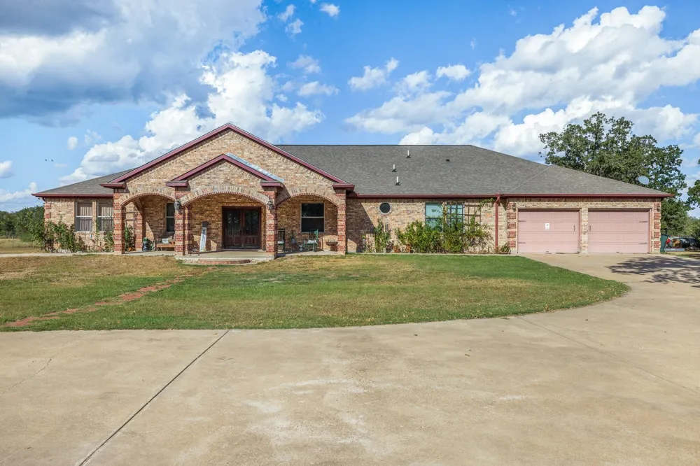 1102 Private Road 2332 Giddings, TX 78942