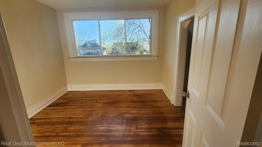 43 DWIGHT AVENUE Pontiac City, MI 48341