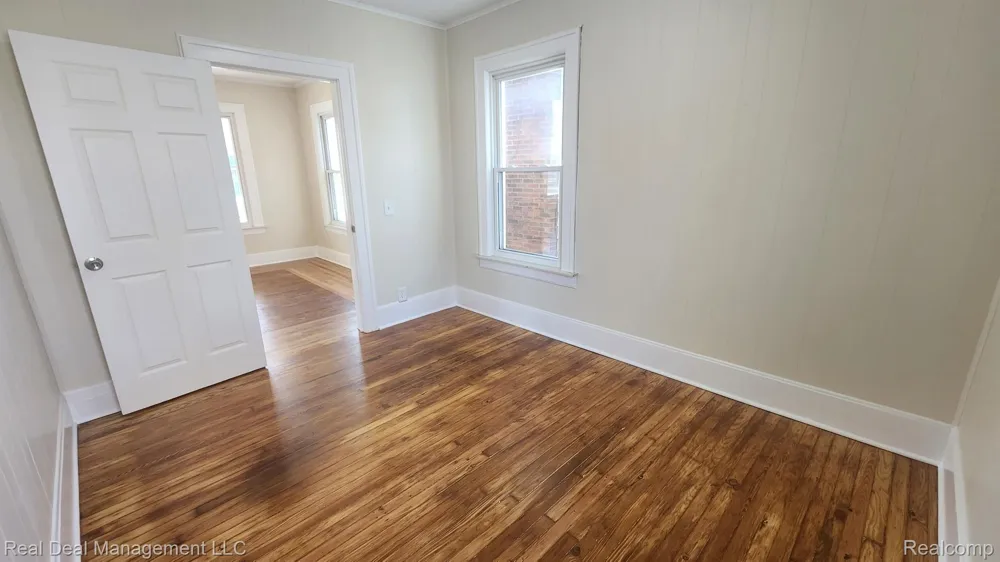 43 DWIGHT AVENUE Pontiac City, MI 48341