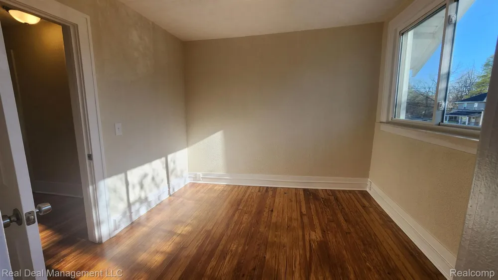 43 DWIGHT AVENUE Pontiac City, MI 48341