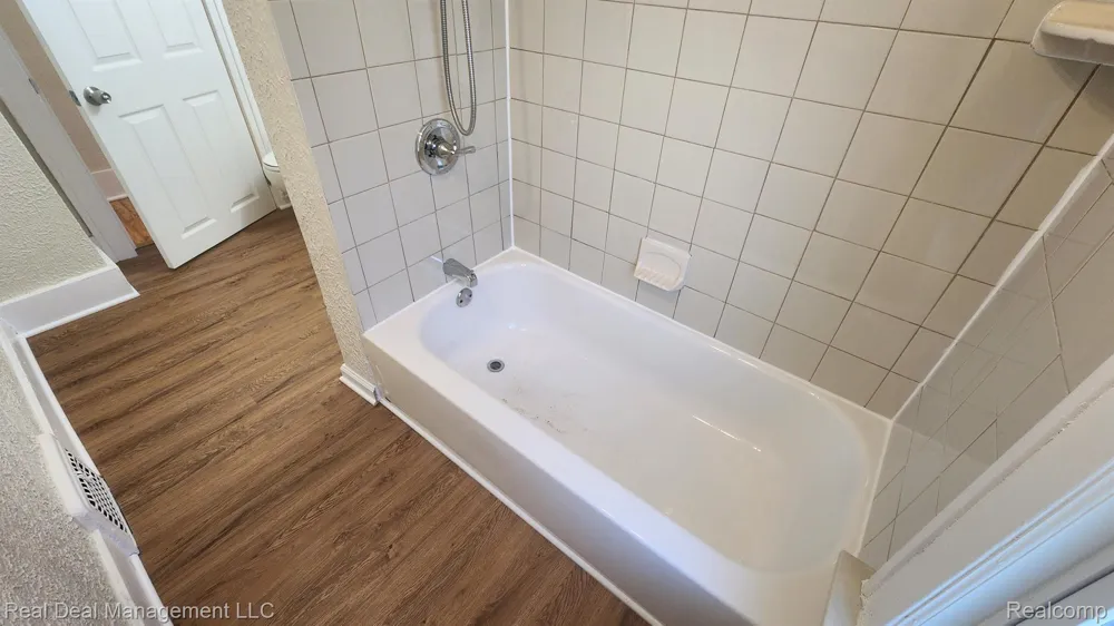 43 DWIGHT AVENUE Pontiac City, MI 48341