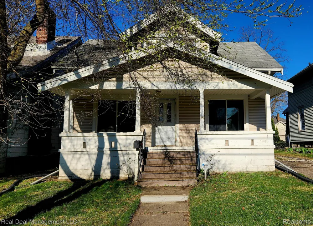 43 DWIGHT AVENUE Pontiac City, MI 48341
