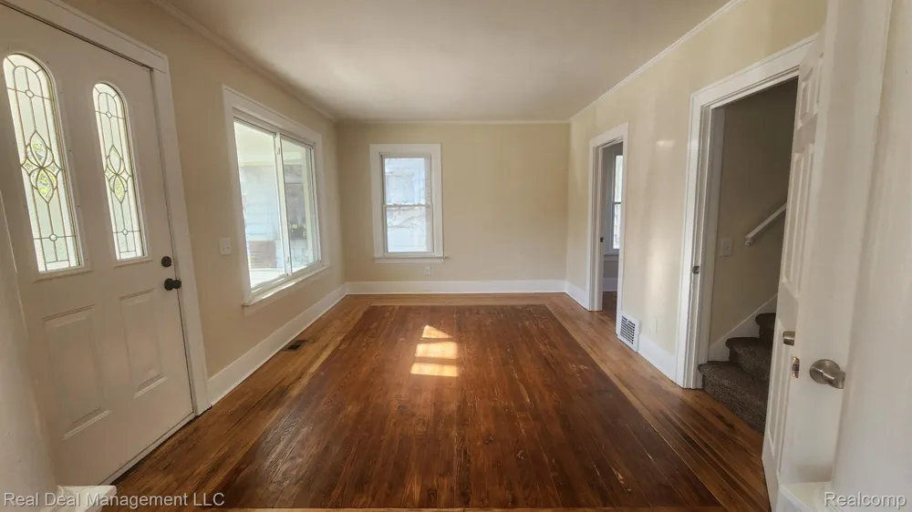 43 DWIGHT AVENUE Pontiac City, MI 48341