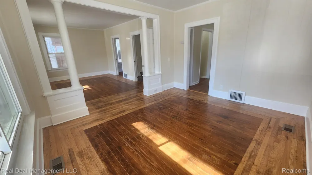 43 DWIGHT AVENUE Pontiac City, MI 48341