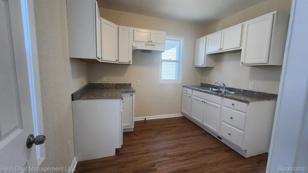 43 DWIGHT AVENUE Pontiac City, MI 48341