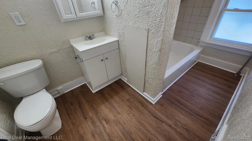 43 DWIGHT AVENUE Pontiac City, MI 48341