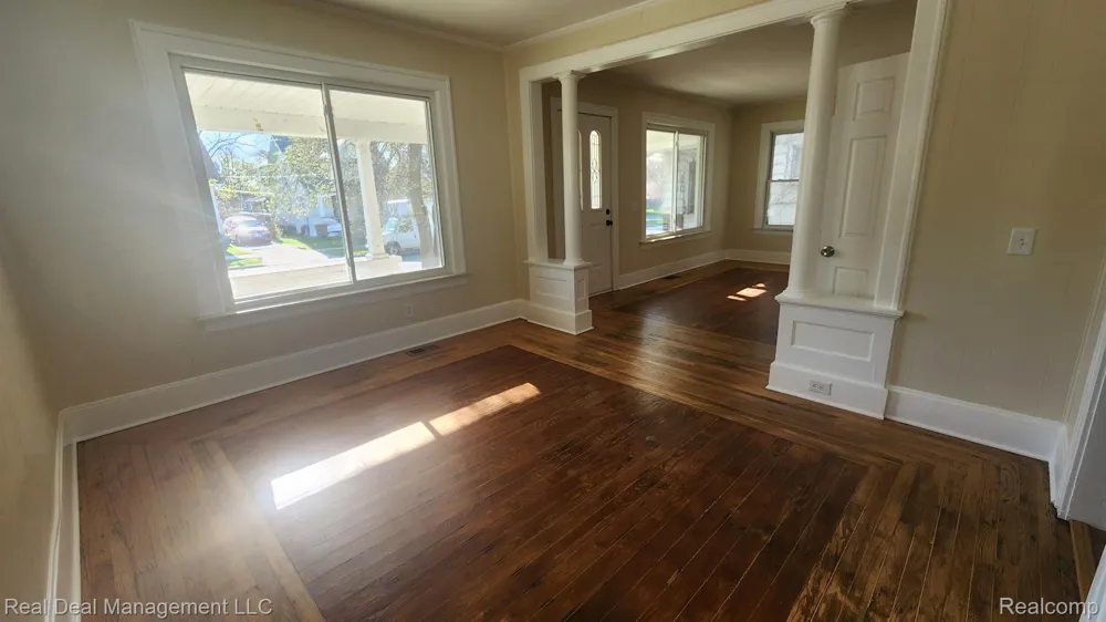 43 DWIGHT AVENUE Pontiac City, MI 48341