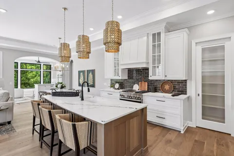 264 Wayzata Boulevard E
