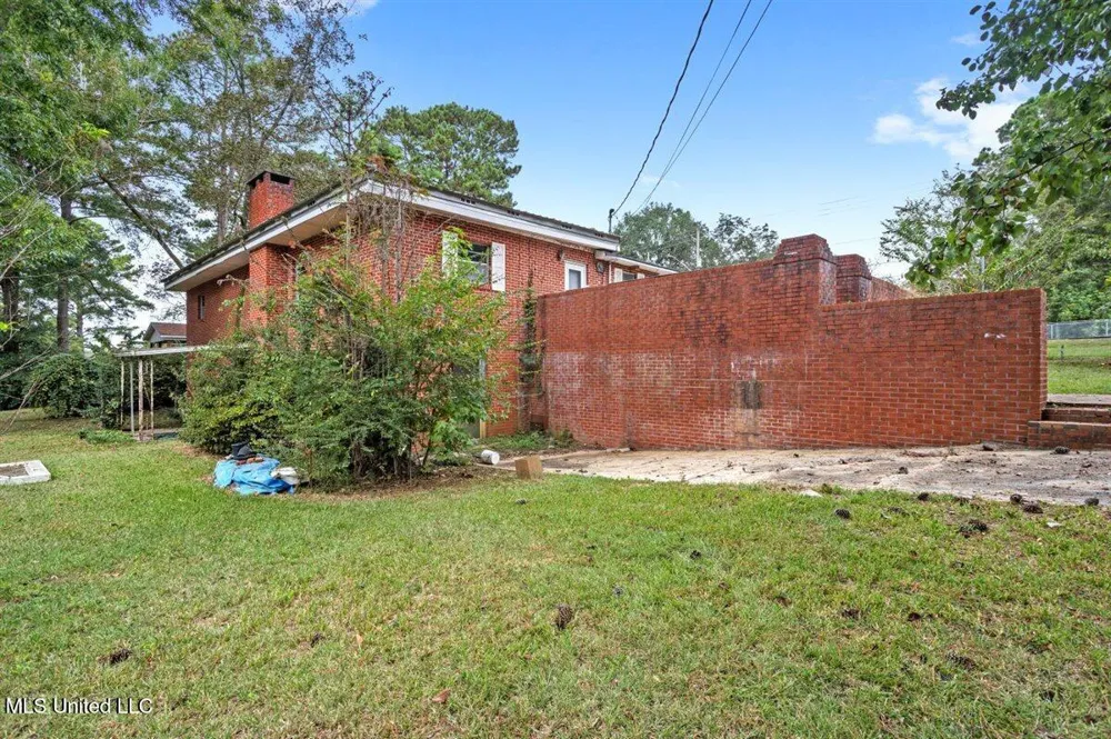 1104 Fairview Drive Waynesboro, MS 39367