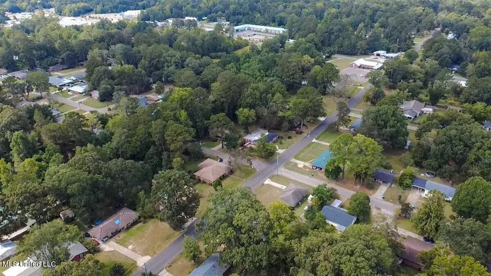1104 Fairview Drive Waynesboro, MS 39367