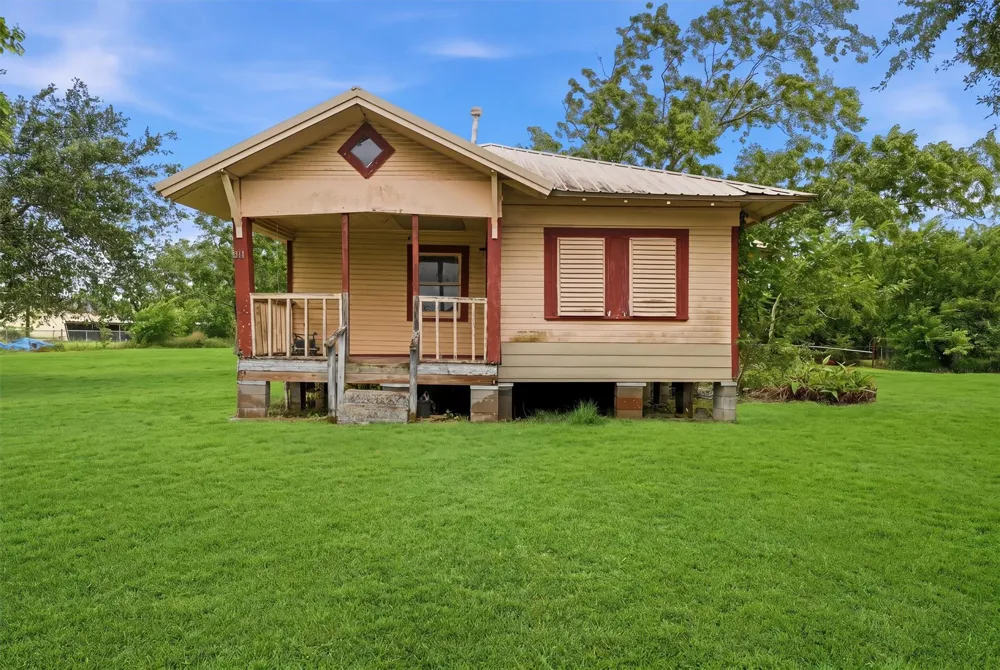 811 W Broad Street Freeport, TX 77541