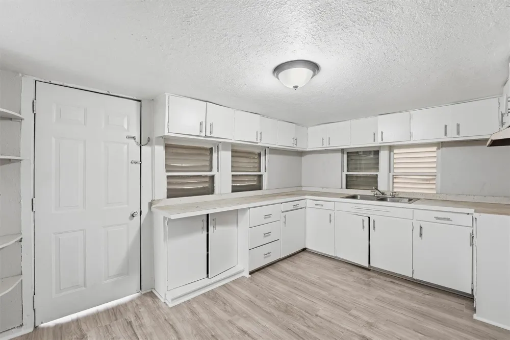 811 W Broad Street Freeport, TX 77541
