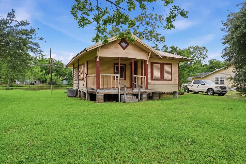 811 W Broad Street Freeport, TX 77541