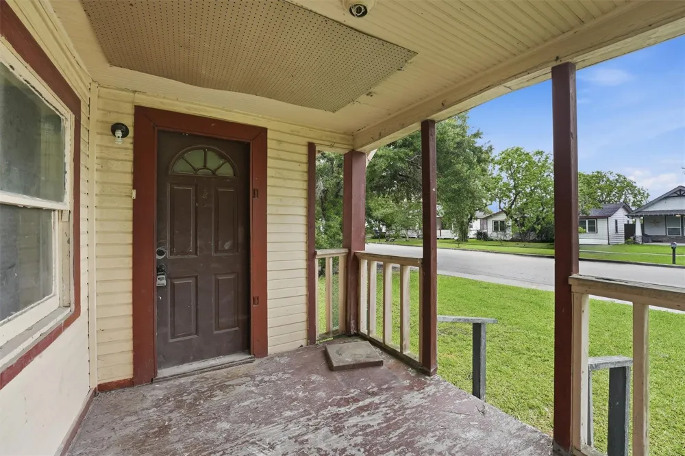 811 W Broad Street Freeport, TX 77541