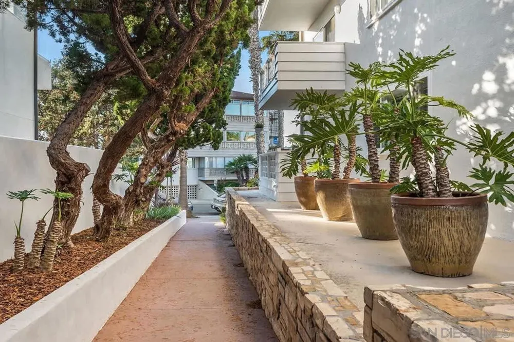 245 Coast #D2 La Jolla, CA 92037
