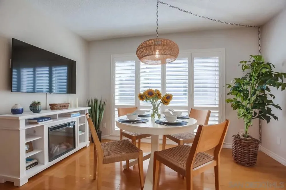 245 Coast #D2 La Jolla, CA 92037