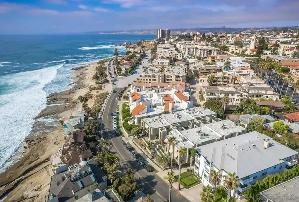 245 Coast #D2 La Jolla, CA 92037