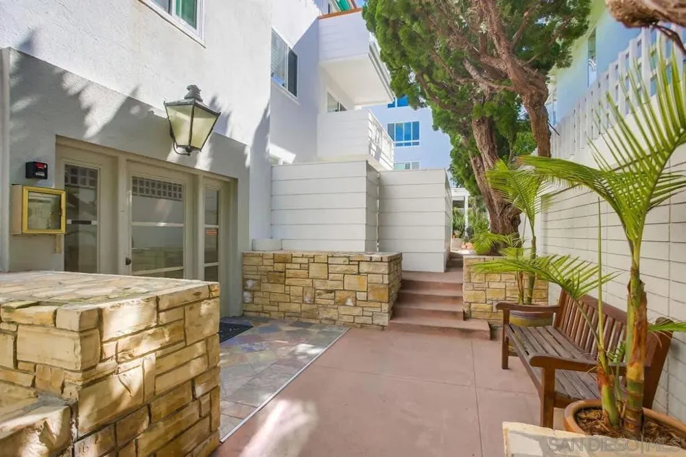 245 Coast #D2 La Jolla, CA 92037