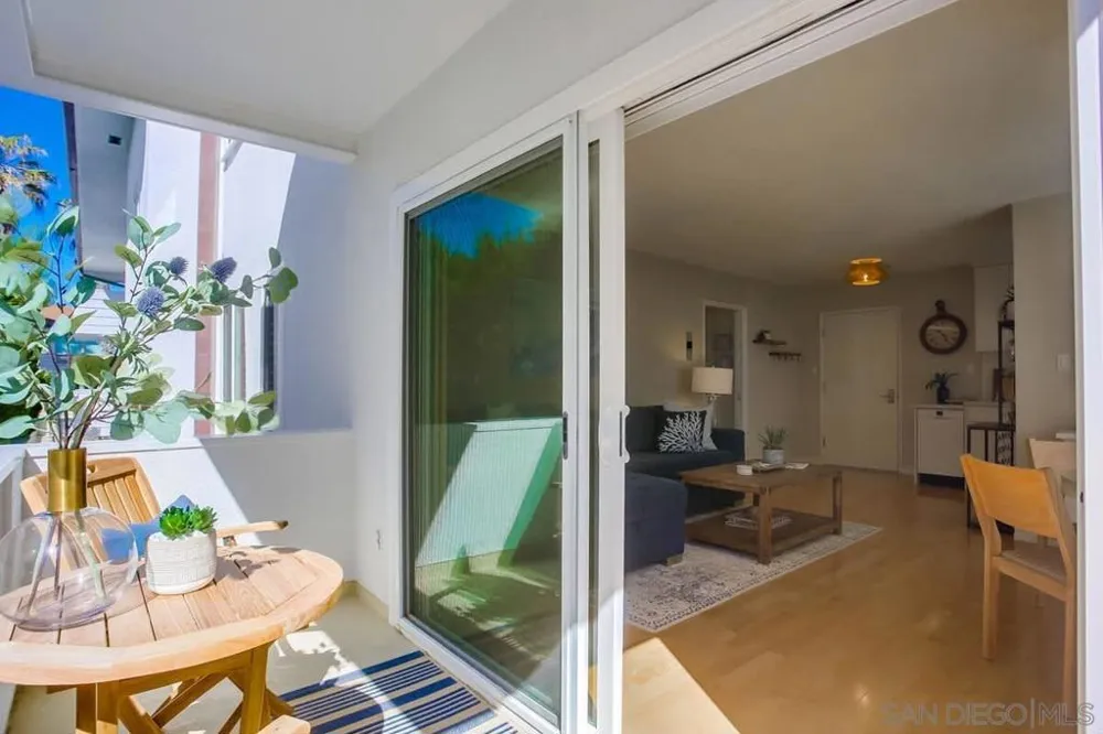 245 Coast #D2 La Jolla, CA 92037