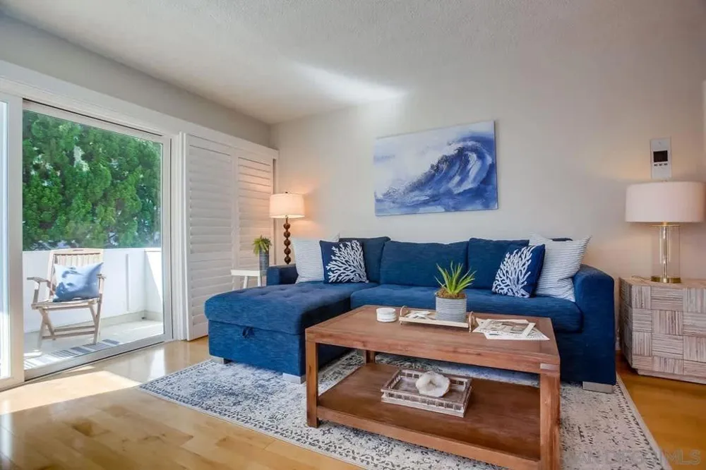 245 Coast #D2 La Jolla, CA 92037