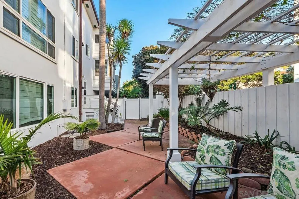 245 Coast #D2 La Jolla, CA 92037
