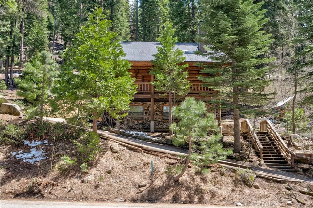 7426 Henness Ridge Road Yosemite, CA 95389