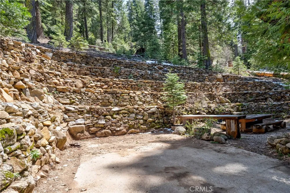 7426 Henness Ridge Road Yosemite, CA 95389