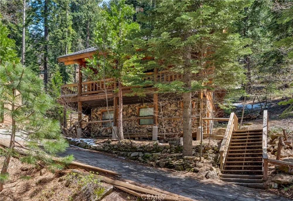 7426 Henness Ridge Road Yosemite, CA 95389