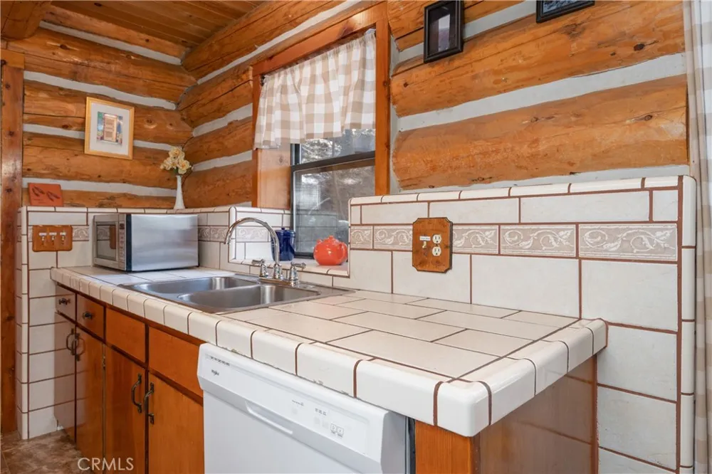 7426 Henness Ridge Road Yosemite, CA 95389