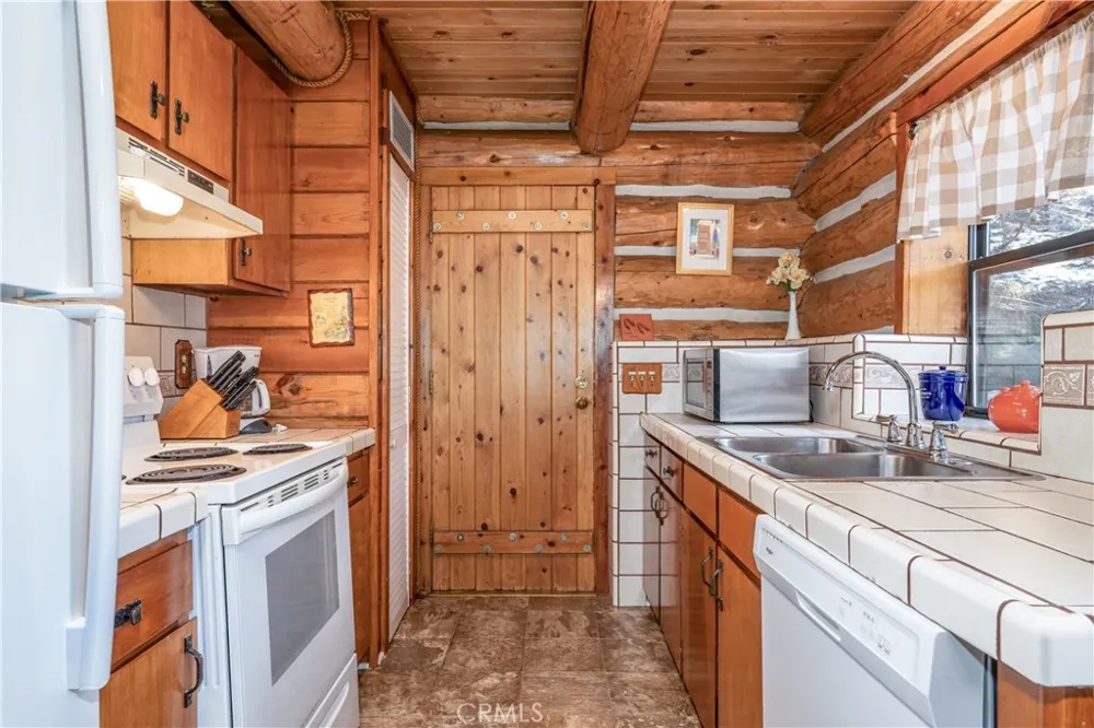 7426 Henness Ridge Road Yosemite, CA 95389