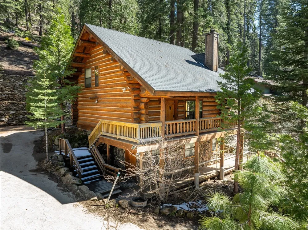 7426 Henness Ridge Road Yosemite, CA 95389