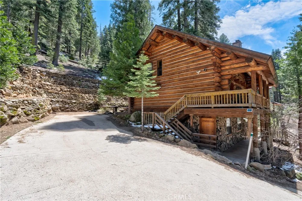 7426 Henness Ridge Road Yosemite, CA 95389