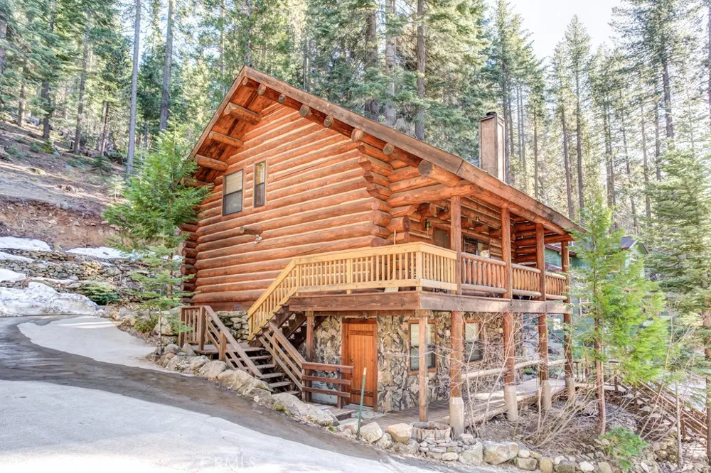7426 Henness Ridge Road Yosemite, CA 95389