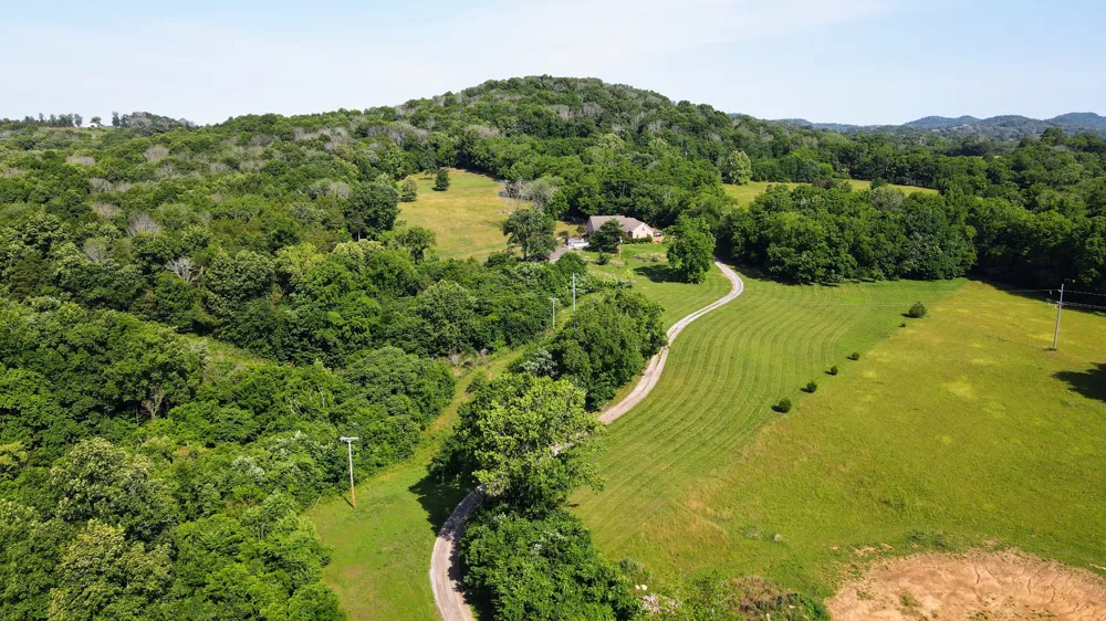 335 Hankins Ln Hartsville, TN 37074