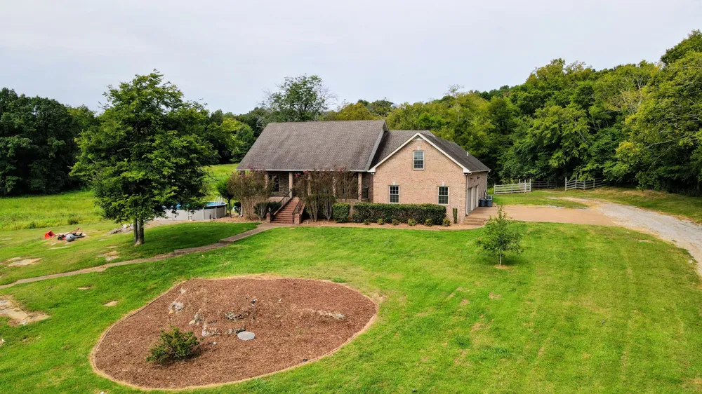 335 Hankins Ln Hartsville, TN 37074