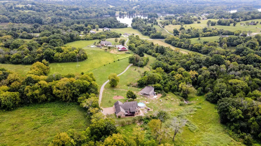 335 Hankins Ln Hartsville, TN 37074