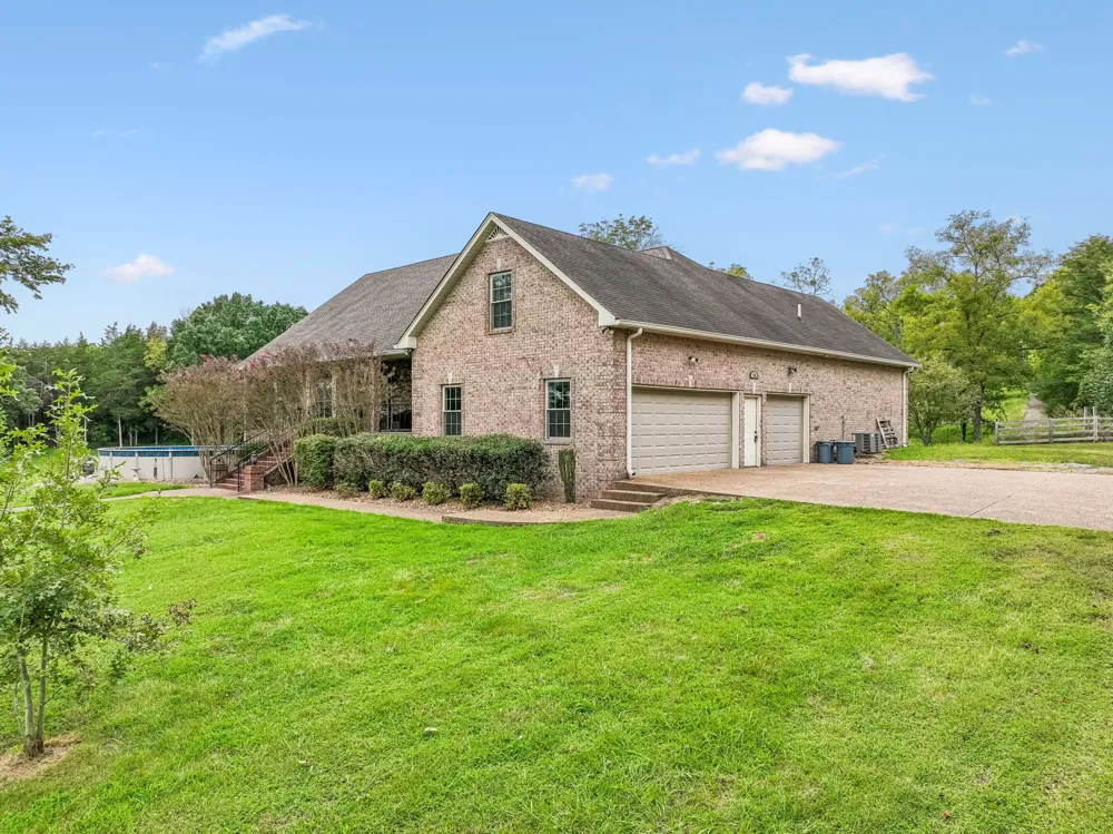 335 Hankins Ln Hartsville, TN 37074