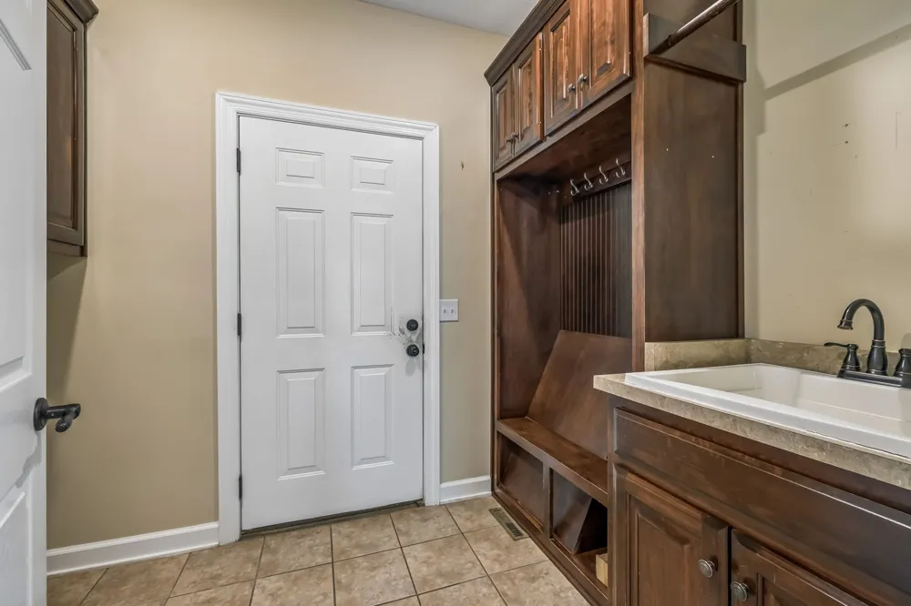 335 Hankins Ln Hartsville, TN 37074