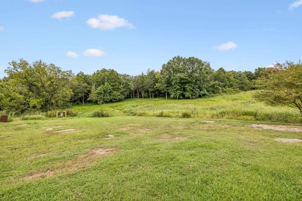 335 Hankins Ln Hartsville, TN 37074