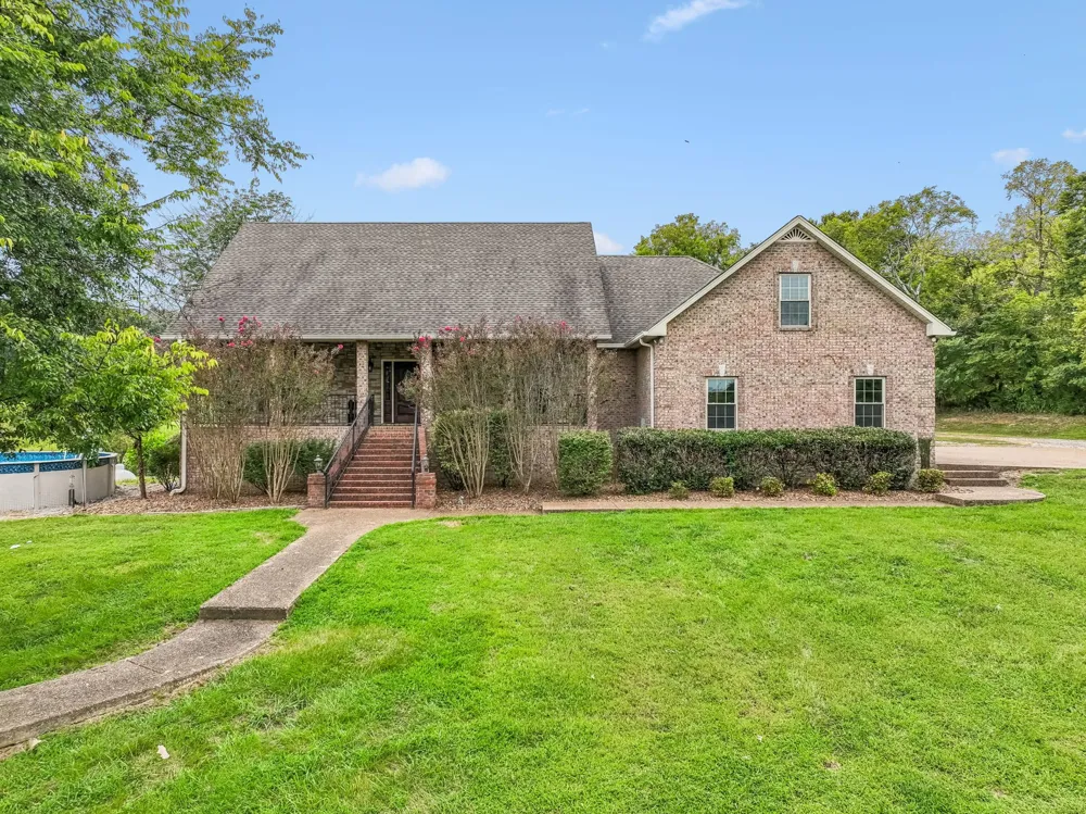 335 Hankins Ln Hartsville, TN 37074