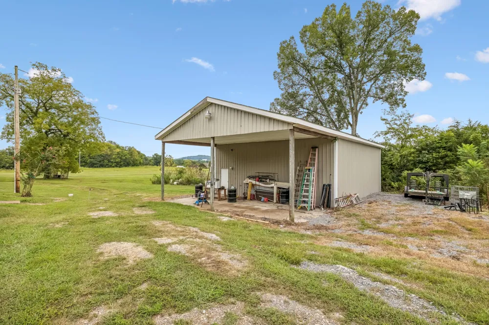 335 Hankins Ln Hartsville, TN 37074