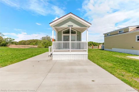 2301 Water St. Lot 8