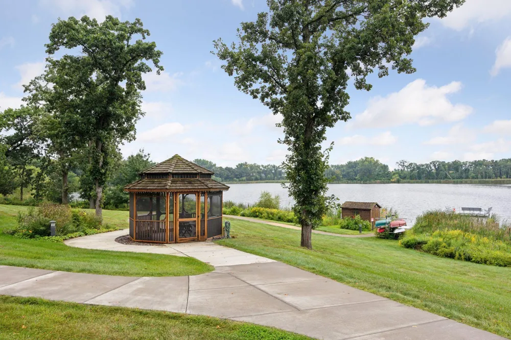 1900 Rush Lake Trail #416 New Brighton, MN 55112