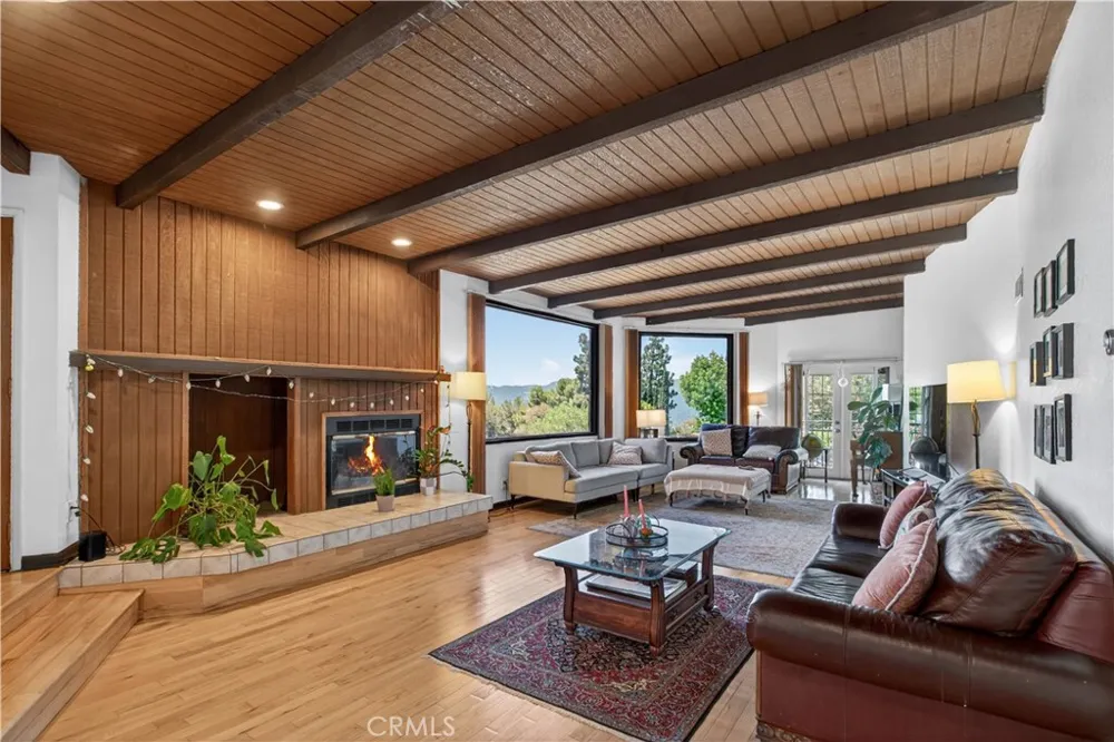 5625 TERRACE DRIVE La Crescenta, CA 91214