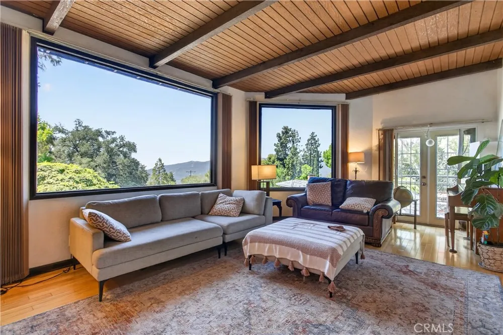 5625 TERRACE DRIVE La Crescenta, CA 91214