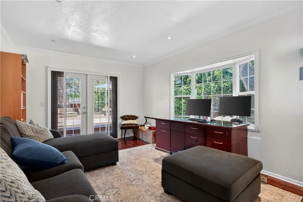 5625 TERRACE DRIVE La Crescenta, CA 91214
