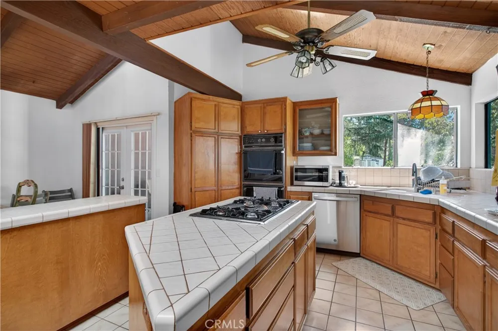 5625 TERRACE DRIVE La Crescenta, CA 91214