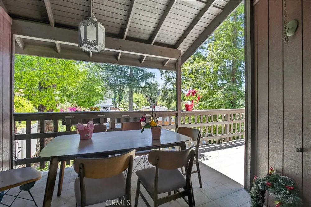 5625 TERRACE DRIVE La Crescenta, CA 91214