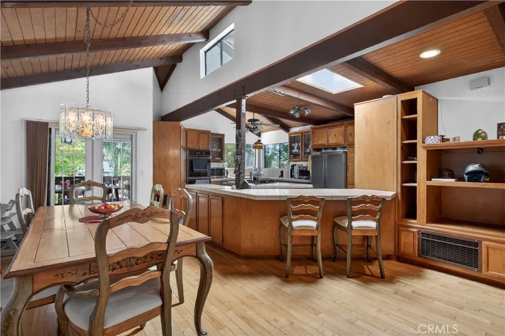 5625 TERRACE DRIVE La Crescenta, CA 91214