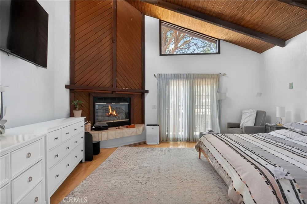 5625 TERRACE DRIVE La Crescenta, CA 91214